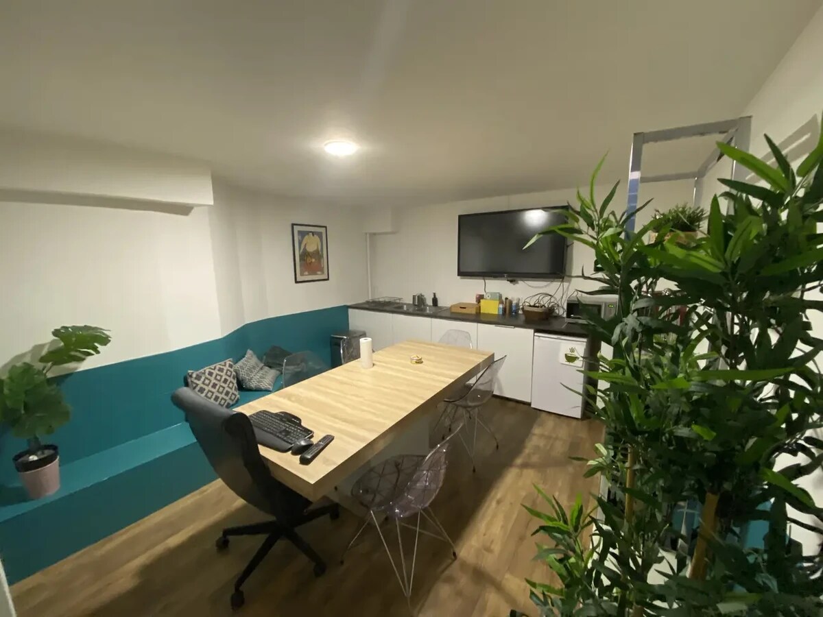 96 Avenue De Saint-Ouen, Paris, PAR 75018 -  -  - Interior Photo - Image 1 of 5