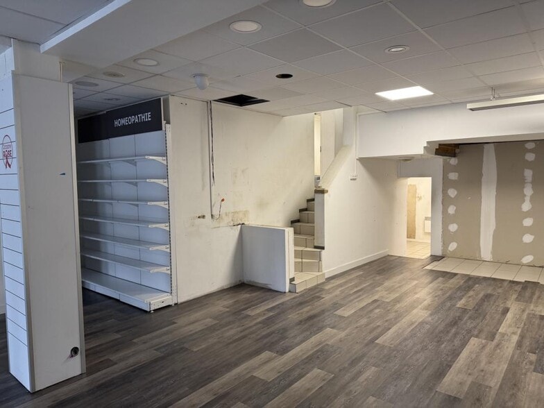 Retail in Saint-Romain-de-Colbosc for lease - Interior Photo - Image 3 of 6