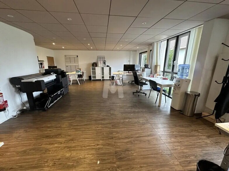 Office in Orly for lease - Building Photo - Image 2 of 6