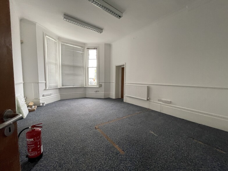 6 Parchmore Rd, Thornton Heath for lease - Building Photo - Image 2 of 8