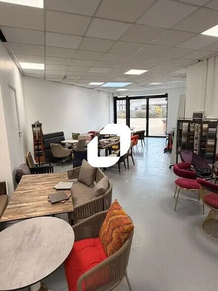 Office in Massy for lease - Building Photo - Image 3 of 11