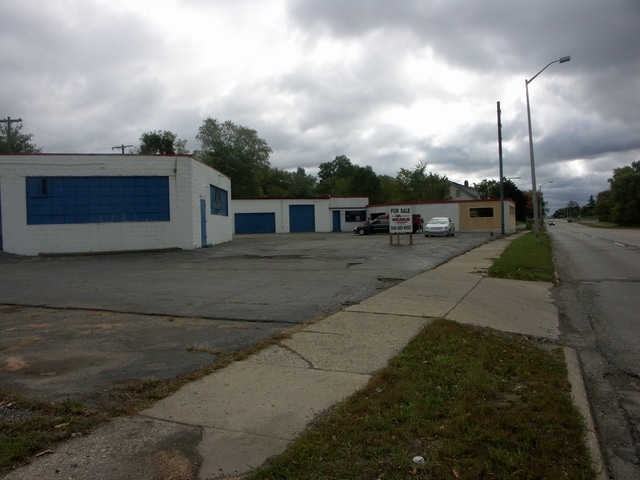 550 Cesar Chavez Ave, Pontiac, MI for sale - Building Photo - Image 1 of 4
