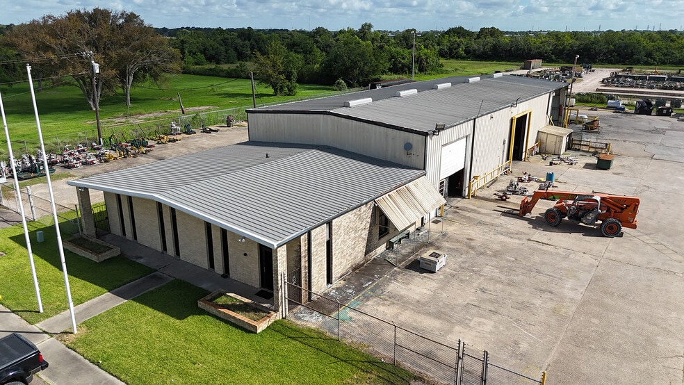 3735 E Hwy 6, Alvin, TX for sale - Building Photo - Image 2 of 5