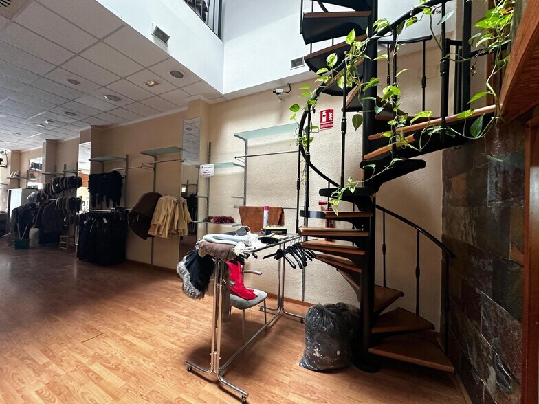 Retail in Llombai for sale - Building Photo - Image 1 of 16