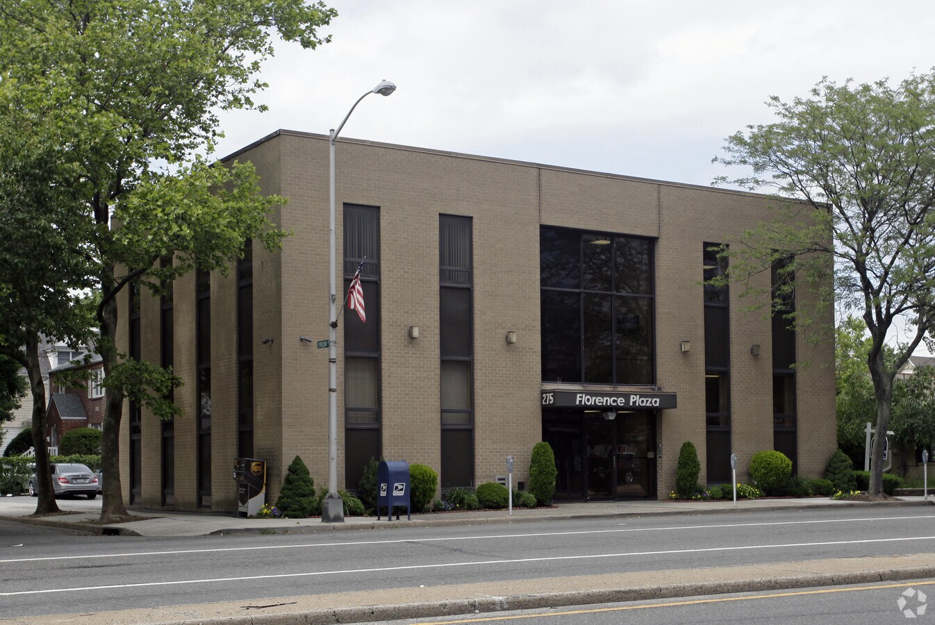 275 Jericho Tpke, Floral Park, NY 11001