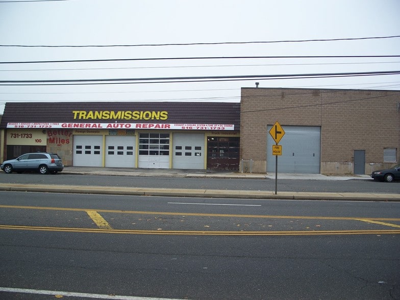 100 Gardiners Ave, Levittown, NY 11756