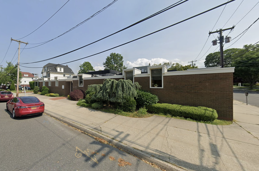 14 Maple St, Port Washington, NY for lease - Building Photo - Image 2 of 3