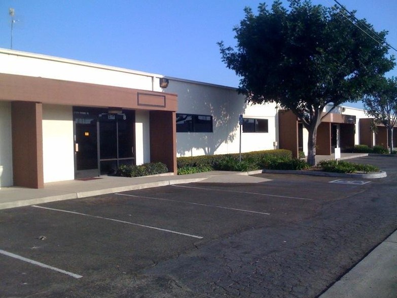 2109 S Wright St, Santa Ana, CA for lease - Building Photo - Image 2 of 7