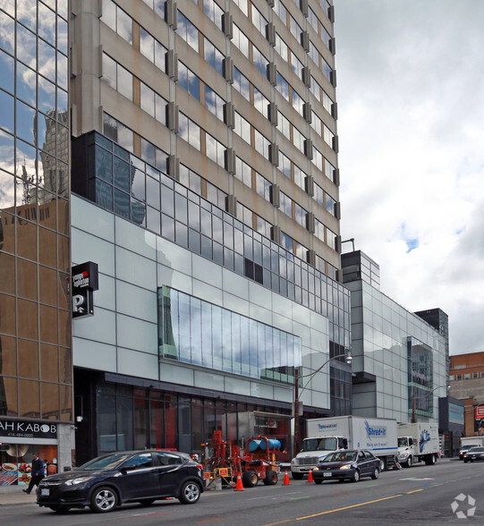 2300 Yonge St, Toronto, ON for lease - Building Photo - Image 2 of 33