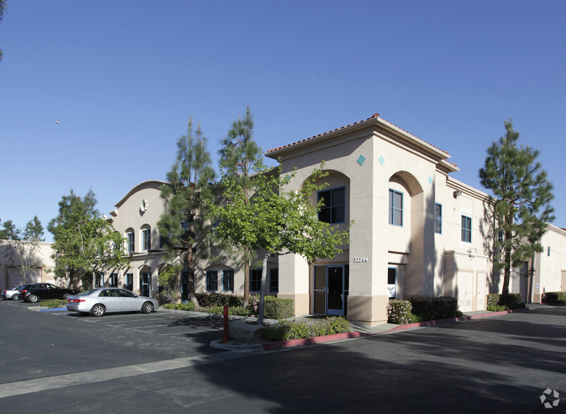 32244 Paseo Adelanto, San Juan Capistrano, CA for lease - Primary Photo - Image 1 of 6