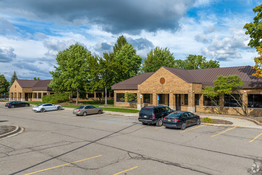 5111 Auto Club Dr, Dearborn, MI for lease - Building Photo - Image 3 of 6