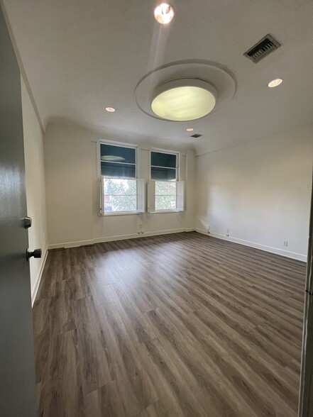 132-140 S Glassell St, Orange, CA for lease - Interior Photo - Image 2 of 12