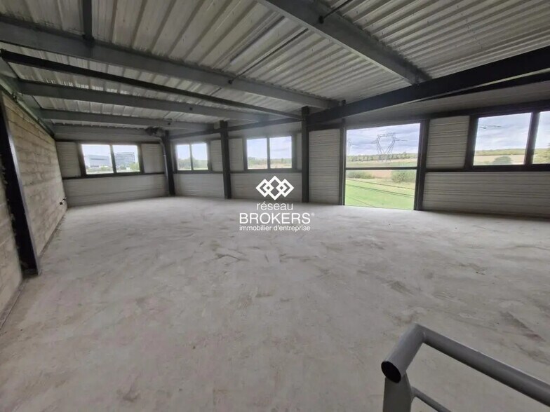 Industrial in Tremblay-en-France for lease - Interior Photo - Image 2 of 3