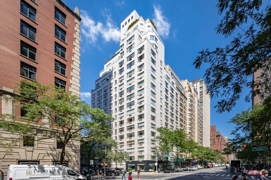 184-188 E 70th St, New York, NY for lease - Building Photo - Image 1 of 9