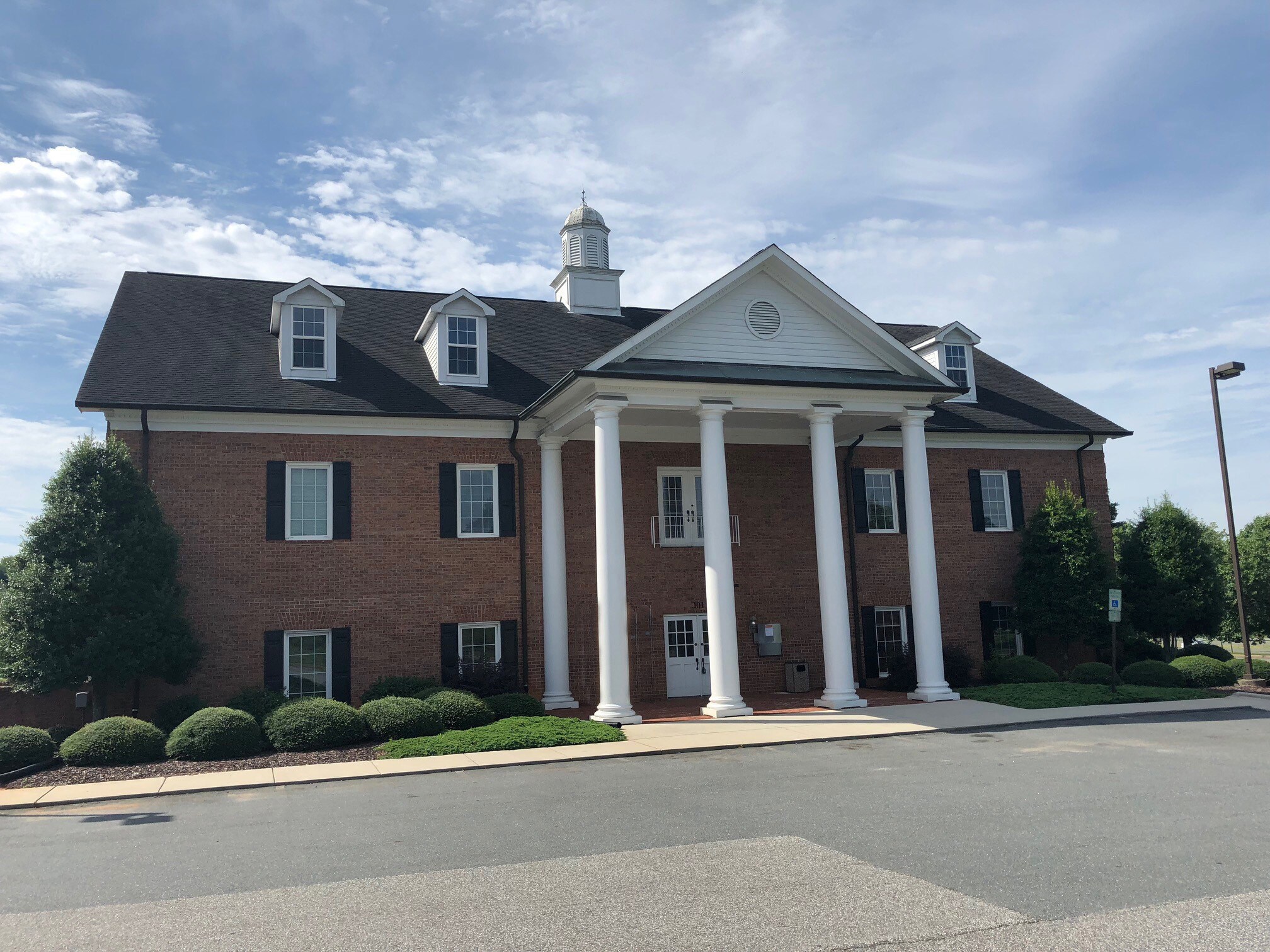 101 Golf Course Rd, Pilot Mountain, NC for sale Building Photo- Image 1 of 1