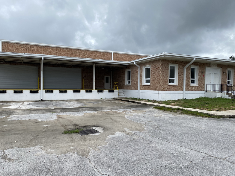 5203 W 1st St, Jacksonville, FL for lease - Building Photo - Image 1 of 4