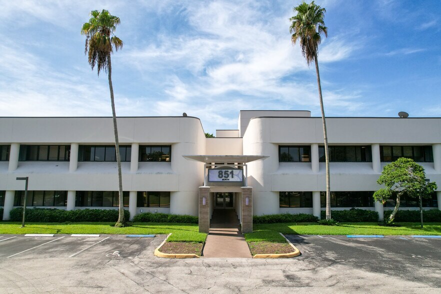 851 Broken Sound Pky NW, Boca Raton, FL for lease - Building Photo - Image 2 of 12