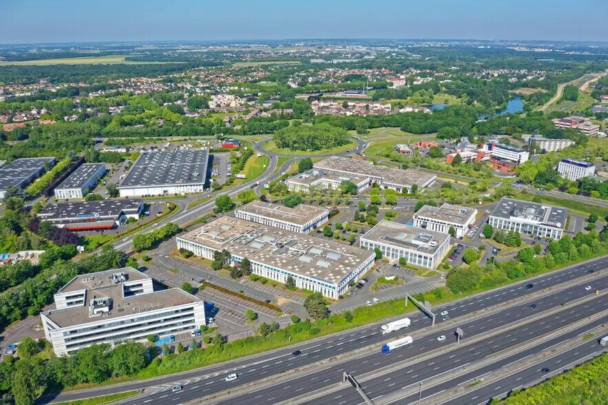 Flex in COURCOURONNES for lease - Building Photo - Image 1 of 9