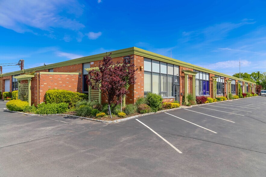 36 South Mall, Plainview, NY for sale - Primary Photo - Image 1 of 1