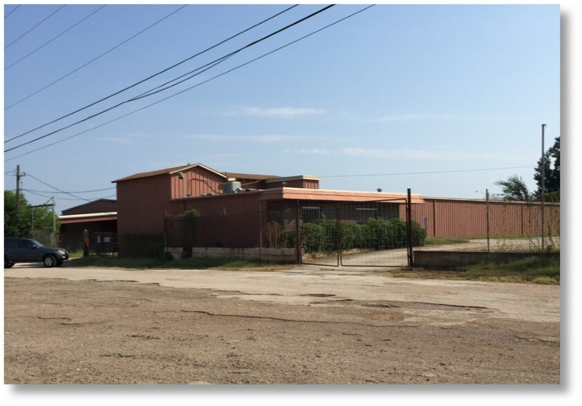 2400 E Erwin St, Tyler, TX for sale - Building Photo - Image 1 of 1