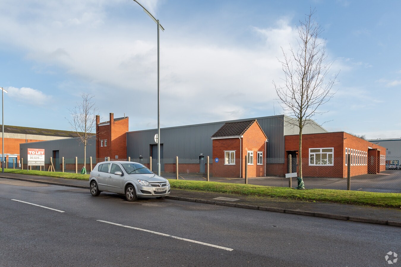 3rd Av, Kingswinford, WMD DY6 7XB