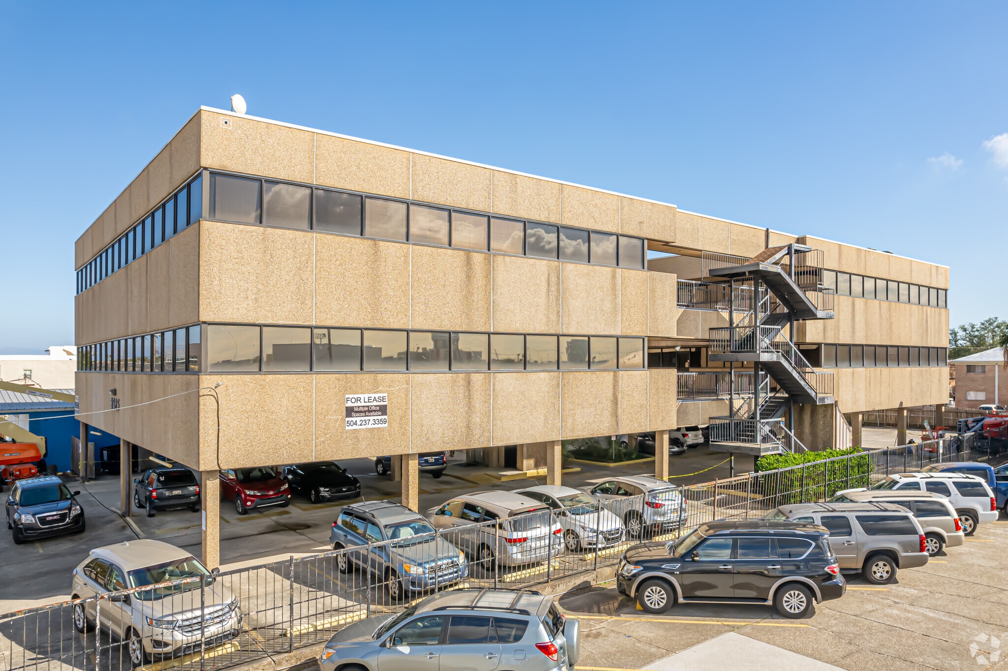 3525 Hessmer Ave, Metairie, LA 70002