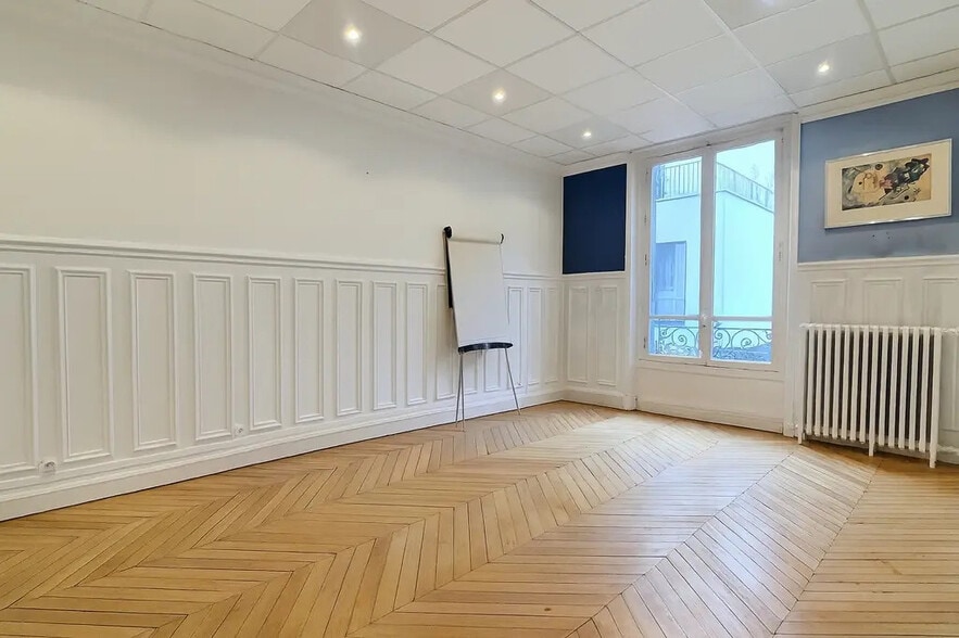 Office in Paris for lease - Building Photo - Image 1 of 9