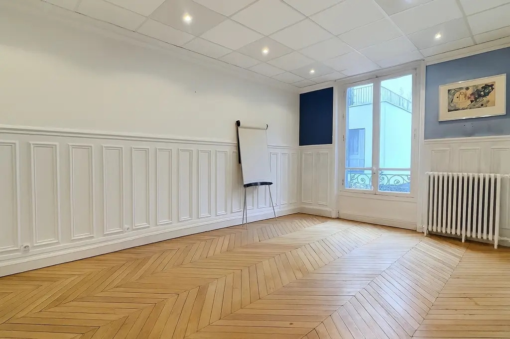 Office in Paris for lease Building Photo- Image 1 of 10