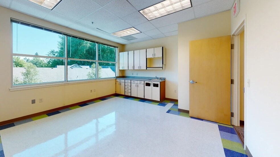 693 Ray J. Glatt Cir, Woodburn, OR for lease - Building Photo - Image 3 of 9