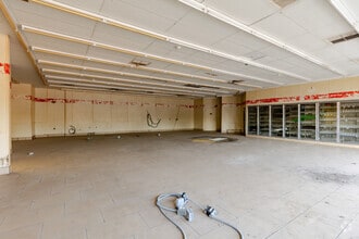 1 S Sutton Rd, Streamwood, IL for sale Interior Photo- Image 1 of 3