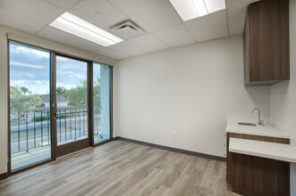 11000 N Scottsdale Rd, Scottsdale, AZ for lease Interior Photo- Image 1 of 3