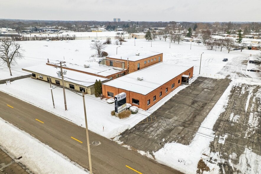 1316 E Empire St, Bloomington, IL for sale - Building Photo - Image 2 of 19