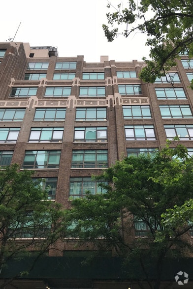 305 E 47th St, New York, NY for lease - Building Photo - Image 3 of 6