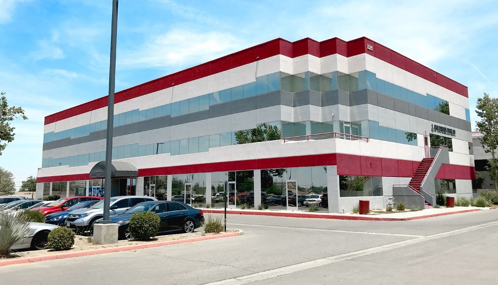 1529 E Palmdale Blvd, Palmdale, CA for lease - Building Photo - Image 1 of 9