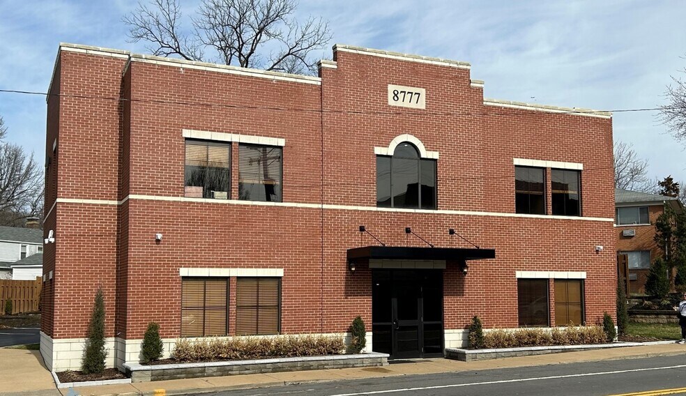 8777 Big Bend Blvd, Webster Groves, MO for lease - Primary Photo - Image 1 of 2