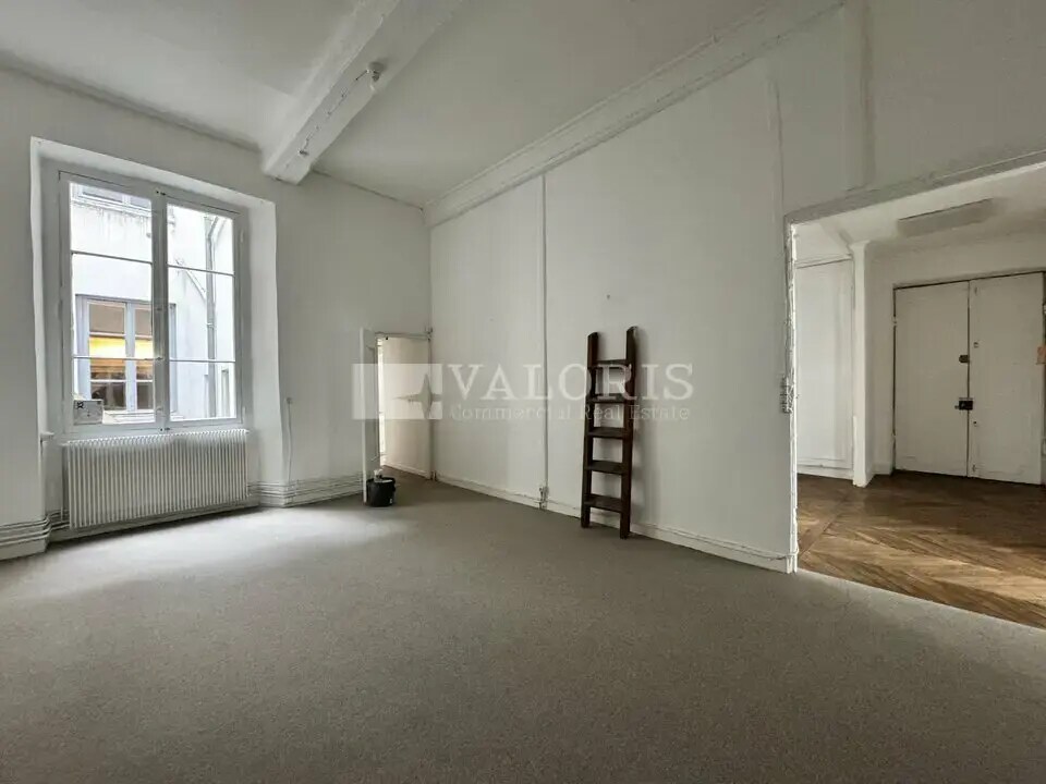 Office in Lyon for lease Interior Photo- Image 1 of 7