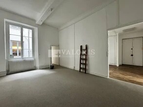 Office in Lyon for lease Interior Photo- Image 1 of 7