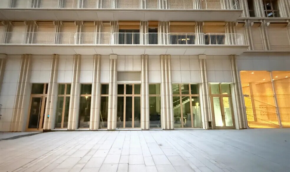 Retail in Paris for lease - Building Photo - Image 2 of 6