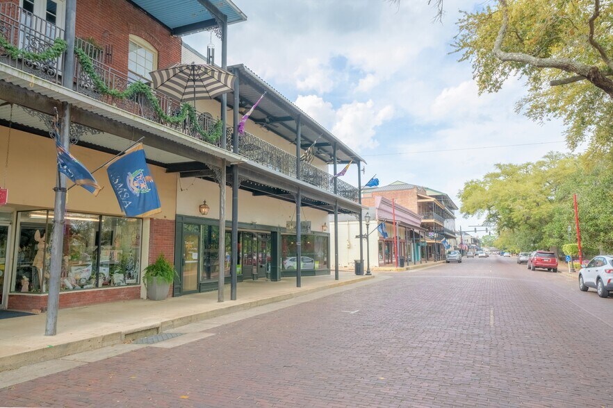 530 Front St, Natchitoches, LA for sale - Primary Photo - Image 1 of 1