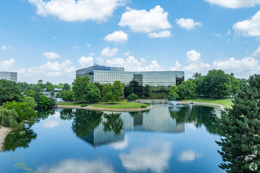 4555 Lake Forest Dr, Blue Ash, OH for lease - Building Photo - Image 2 of 20