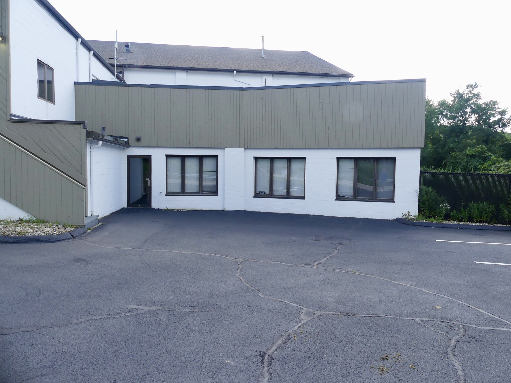 454 Boston Post Rd, Waterford, CT for lease Building Photo- Image 1 of 16