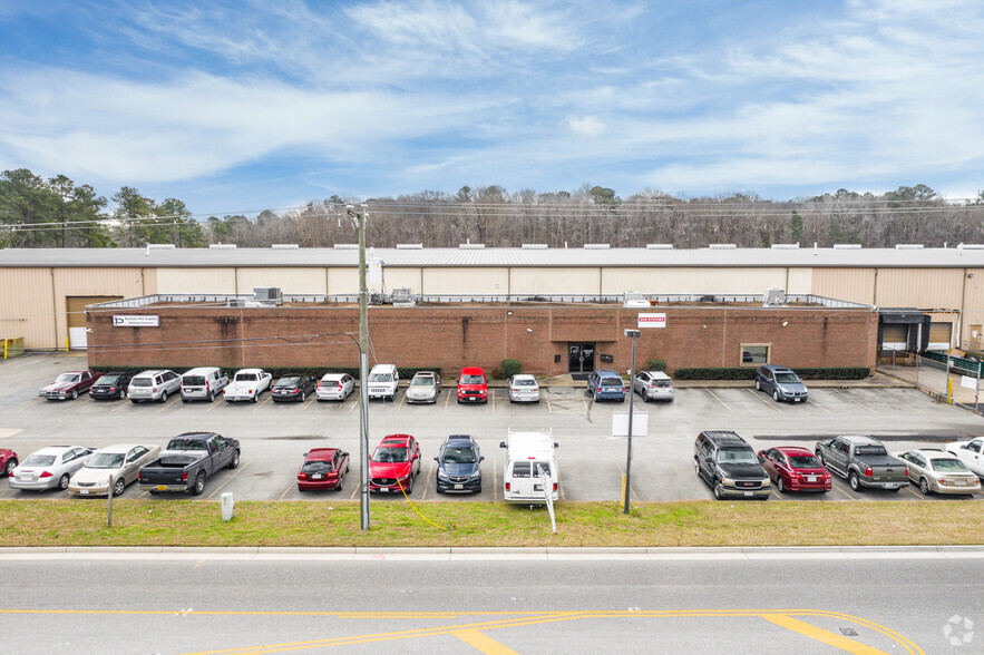 401 Woodlake Dr, Chesapeake, VA for sale - Primary Photo - Image 1 of 1