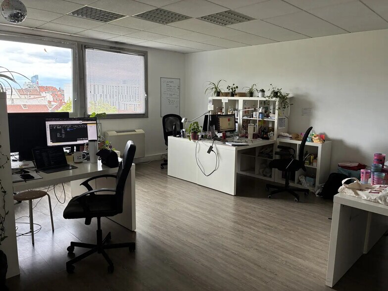 Office in Lyon for lease - Interior Photo - Image 2 of 9