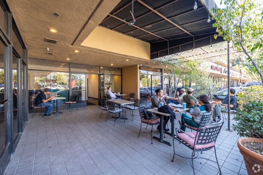 3535 Cahuenga Blvd W, Studio City, CA for lease - Lobby - Image 3 of 17