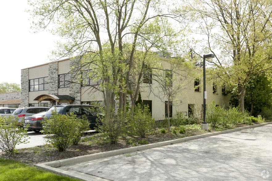 12645 W Burleigh Rd, Brookfield, WI for lease - Building Photo - Image 3 of 27