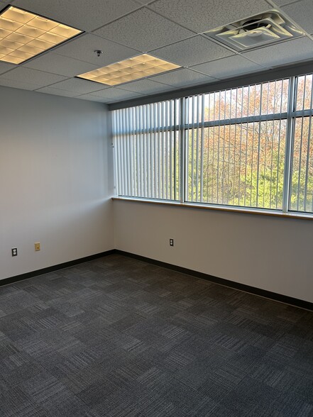 Route 31 N, Hopewell, NJ for lease - Interior Photo - Image 3 of 19