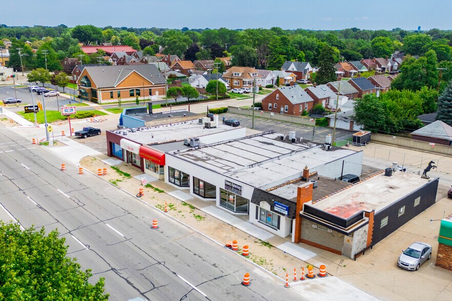 22220-22228 Gratiot Ave, Eastpointe, MI for lease - Building Photo - Image 3 of 15