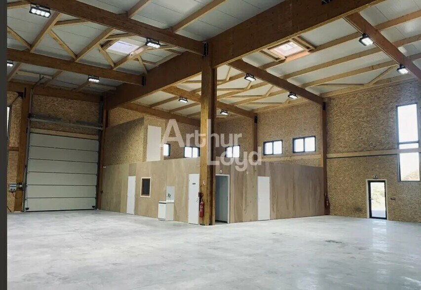 Flex in Allonzier-la-Caille for lease - Building Photo - Image 1 of 11