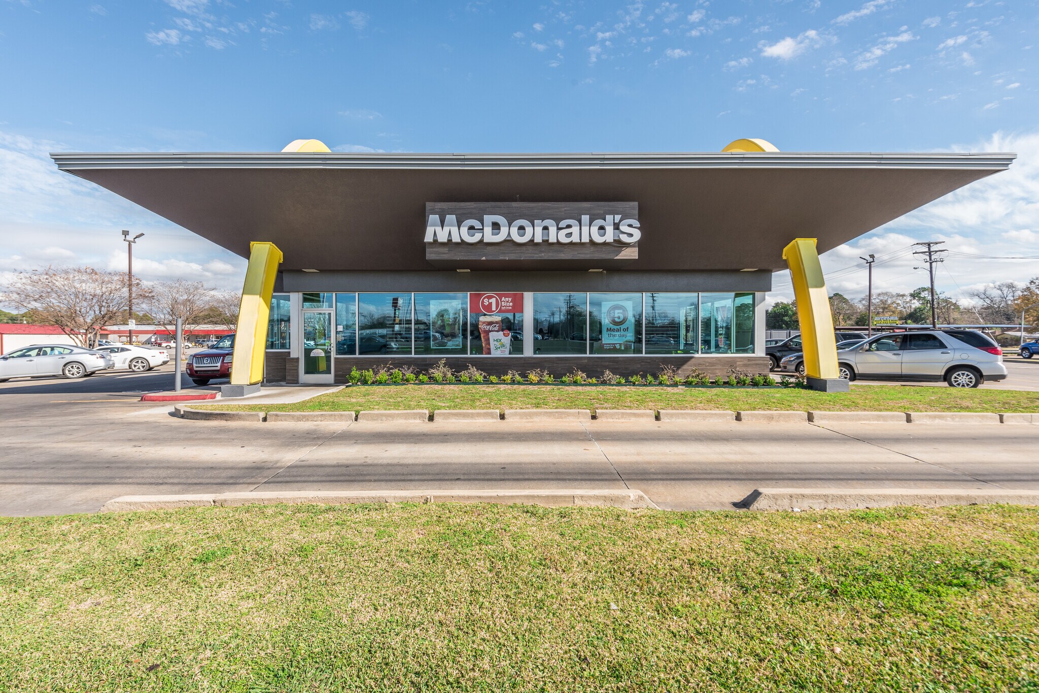 111443 MacArthur Dr, Alexandria, LA 71303 Westgate Shopping Center