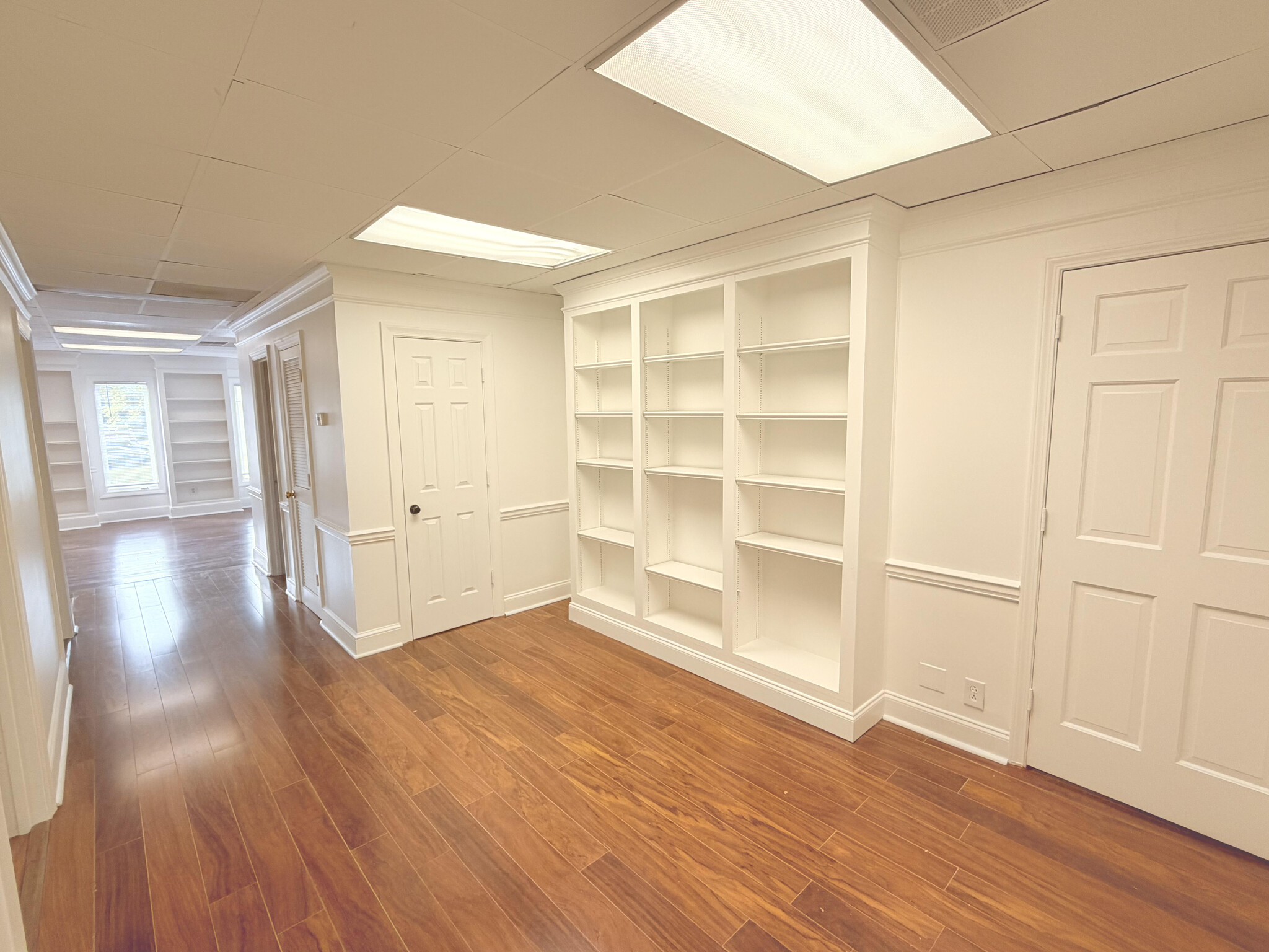200 Market Pl, Roswell, GA for lease Interior Photo- Image 1 of 5